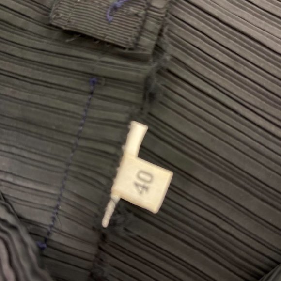 Black Lanvin zippered skirt U.S. size 8 size 40 raw edges - Picture 4 of 7